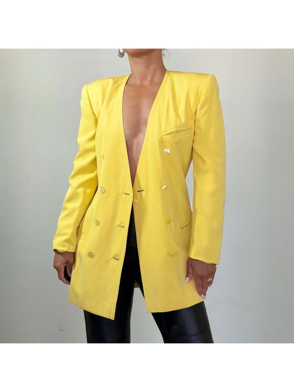Escada - Picture 4 of 9